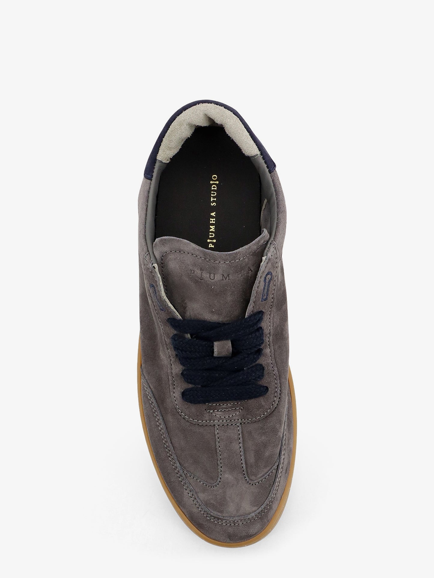 Sneakers in suede