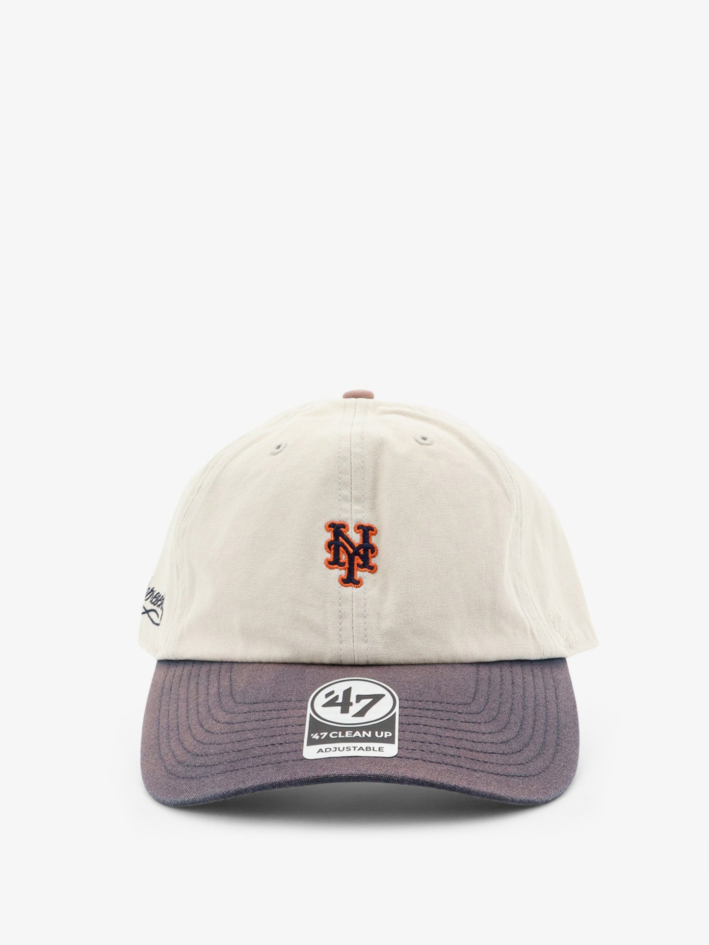 Cotton hat with embroidered logo on the front
