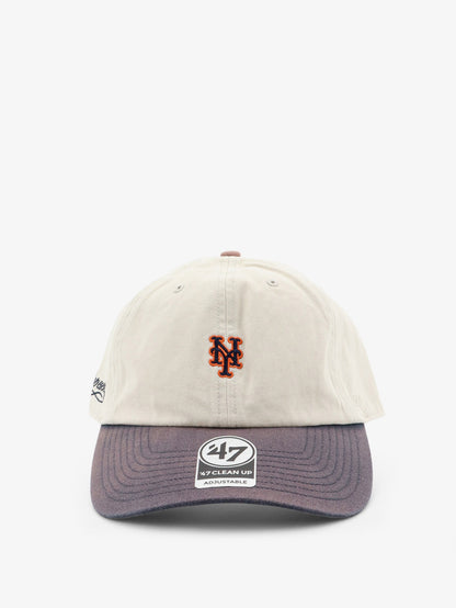 Cotton hat with embroidered logo on the front thumbnail