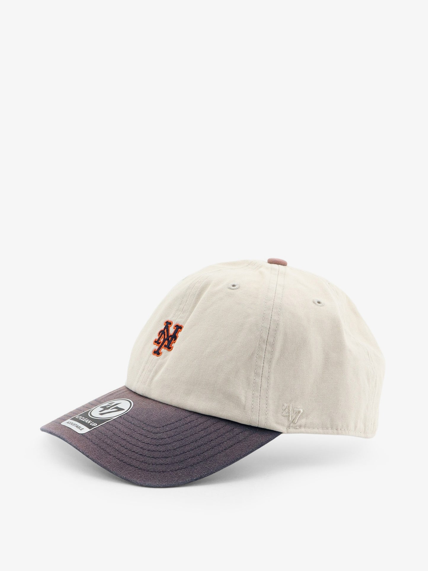 Cotton hat with embroidered logo on the front