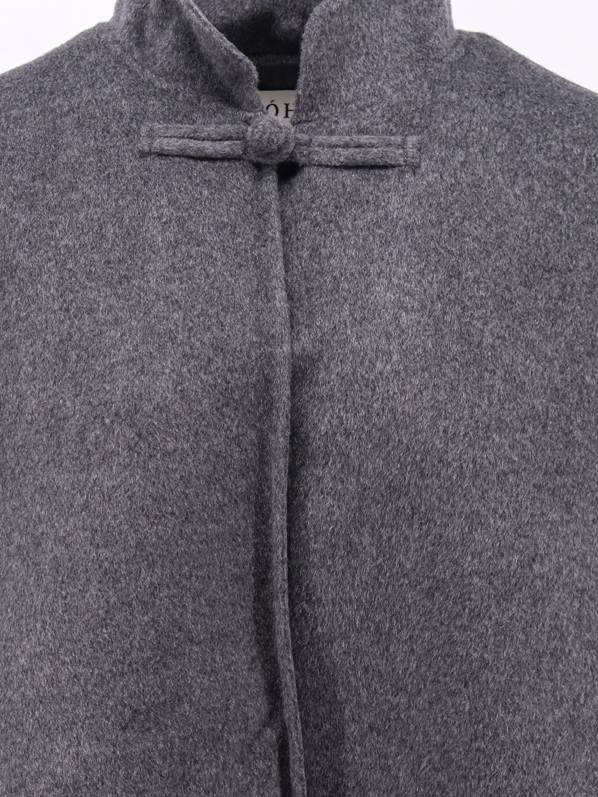 Wool cape with toggle