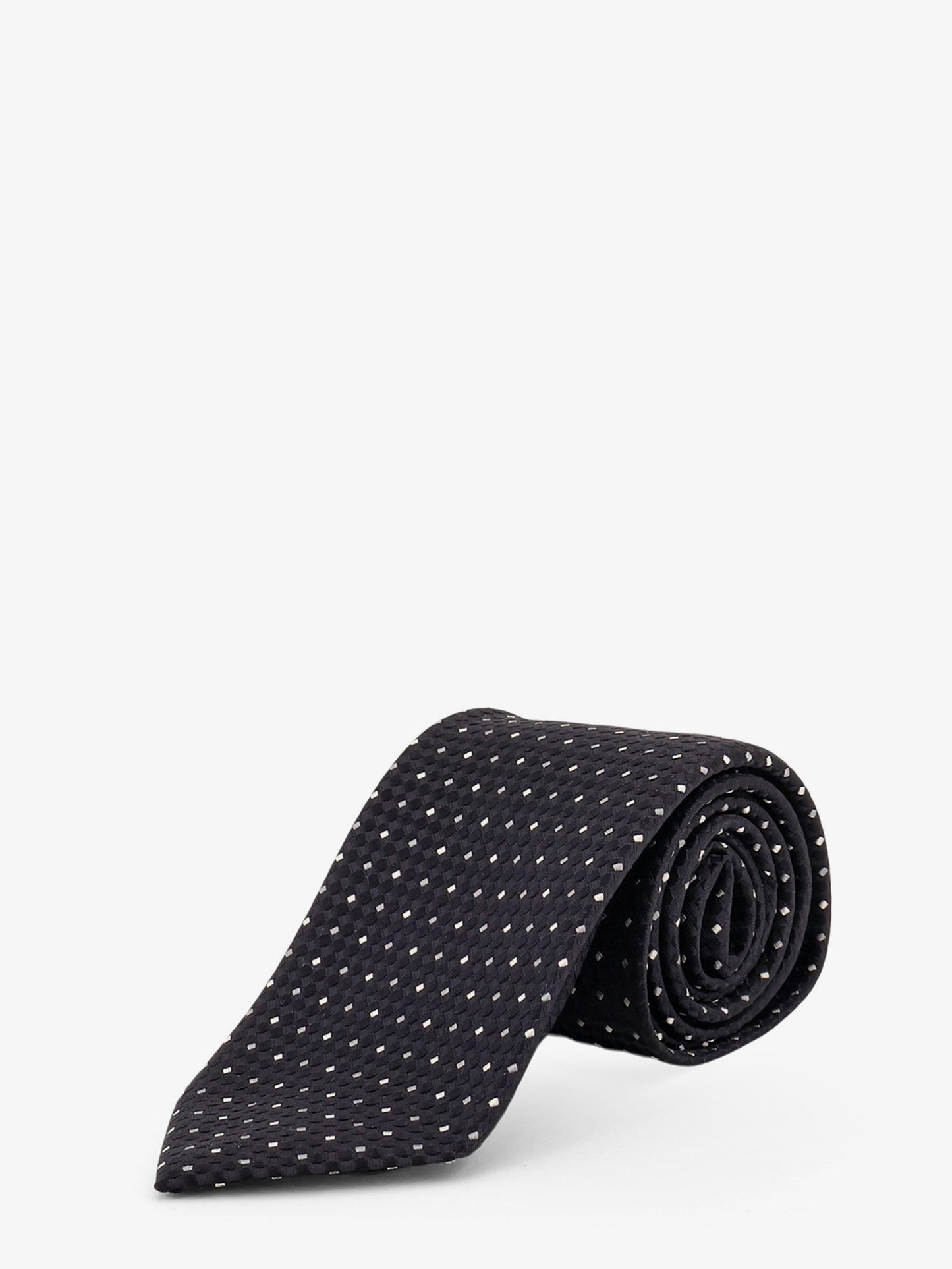Silk tie with geometric pattern