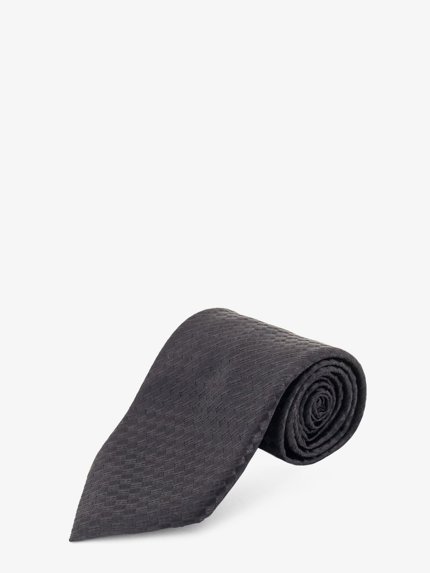 Silk tie with geometric pattern