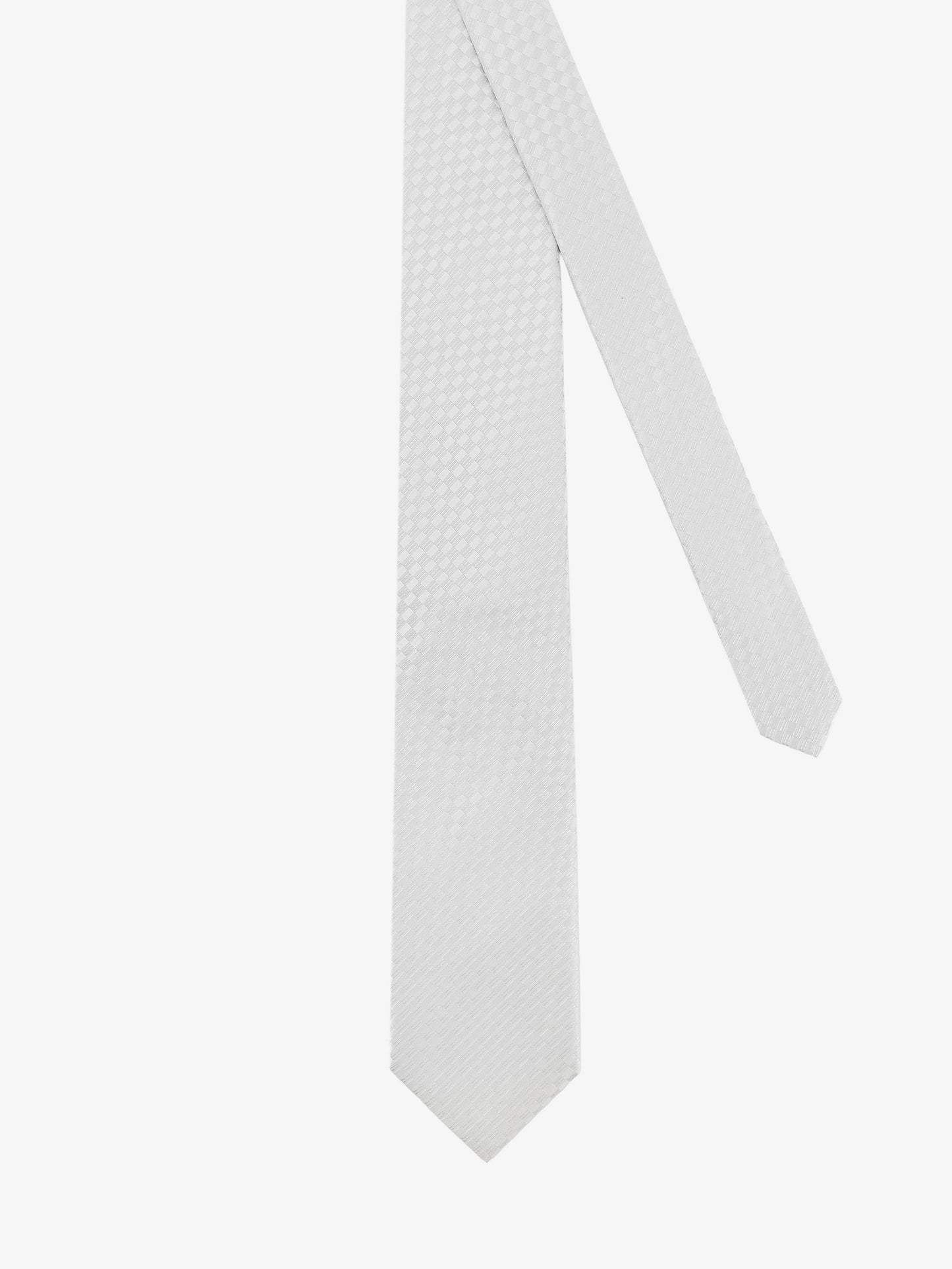 Silk tie with geometric pattern