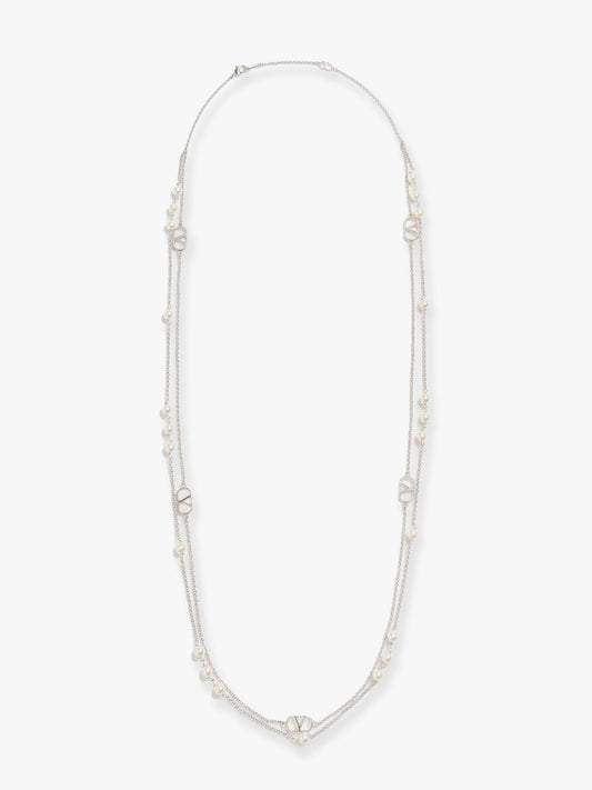 Metal necklace with silver finishes