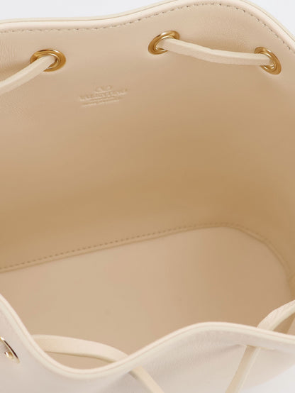 VLogo Signature Leather Bucket Bag thumbnail