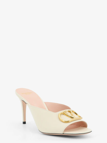 VLogo Signature leather sandals thumbnail