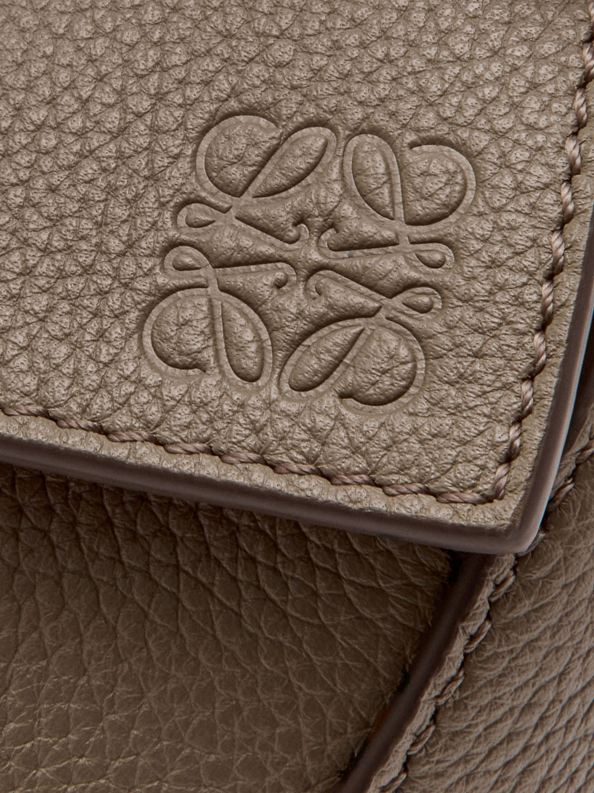 Borsa a mano Puzzle Edge Mini in pelle